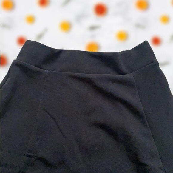 Black Short Skater A-Line Skirt - Picture 5 of 7